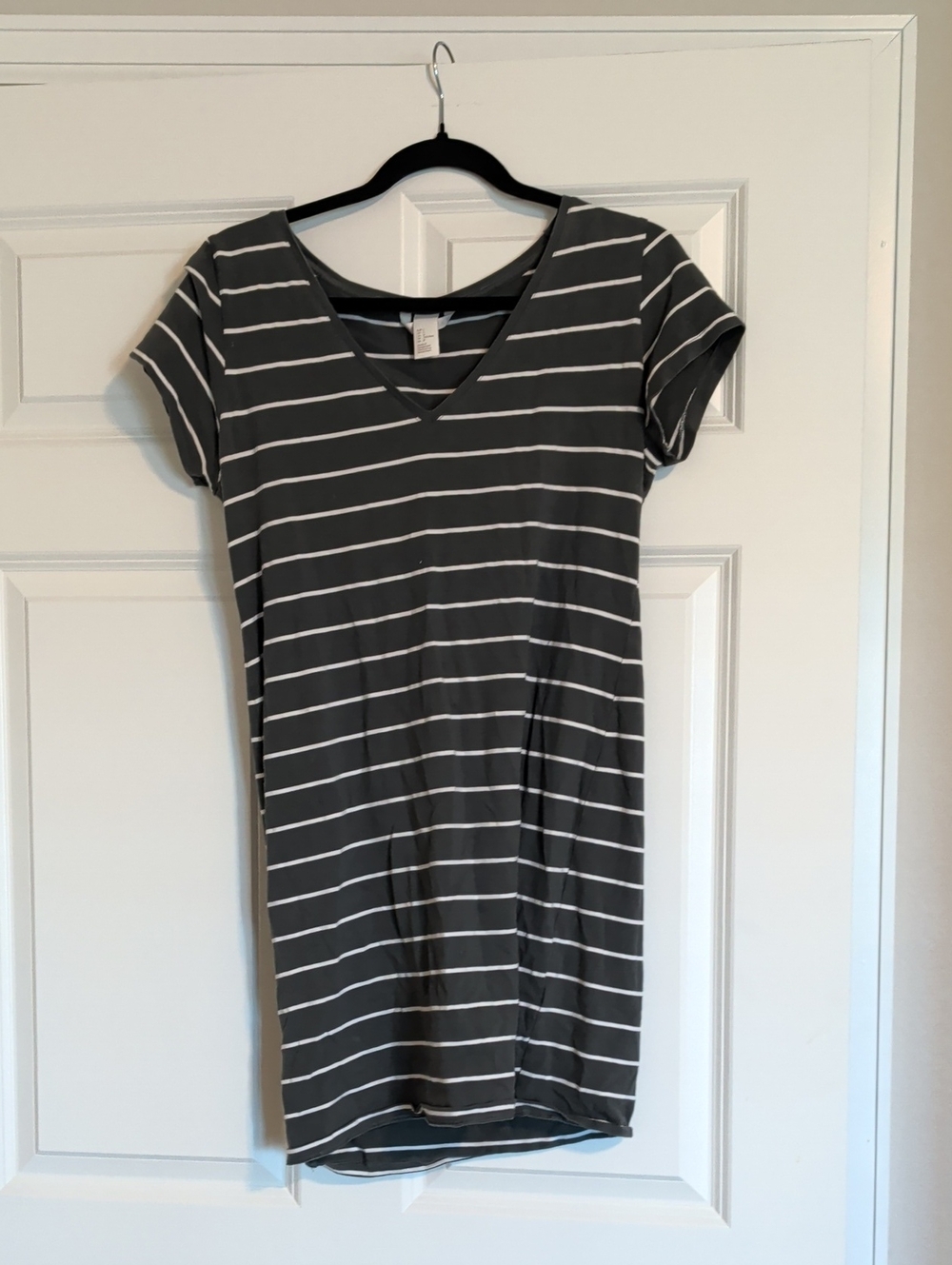 Striped V-Neck Short Sleeve Dress in Charcoal and White